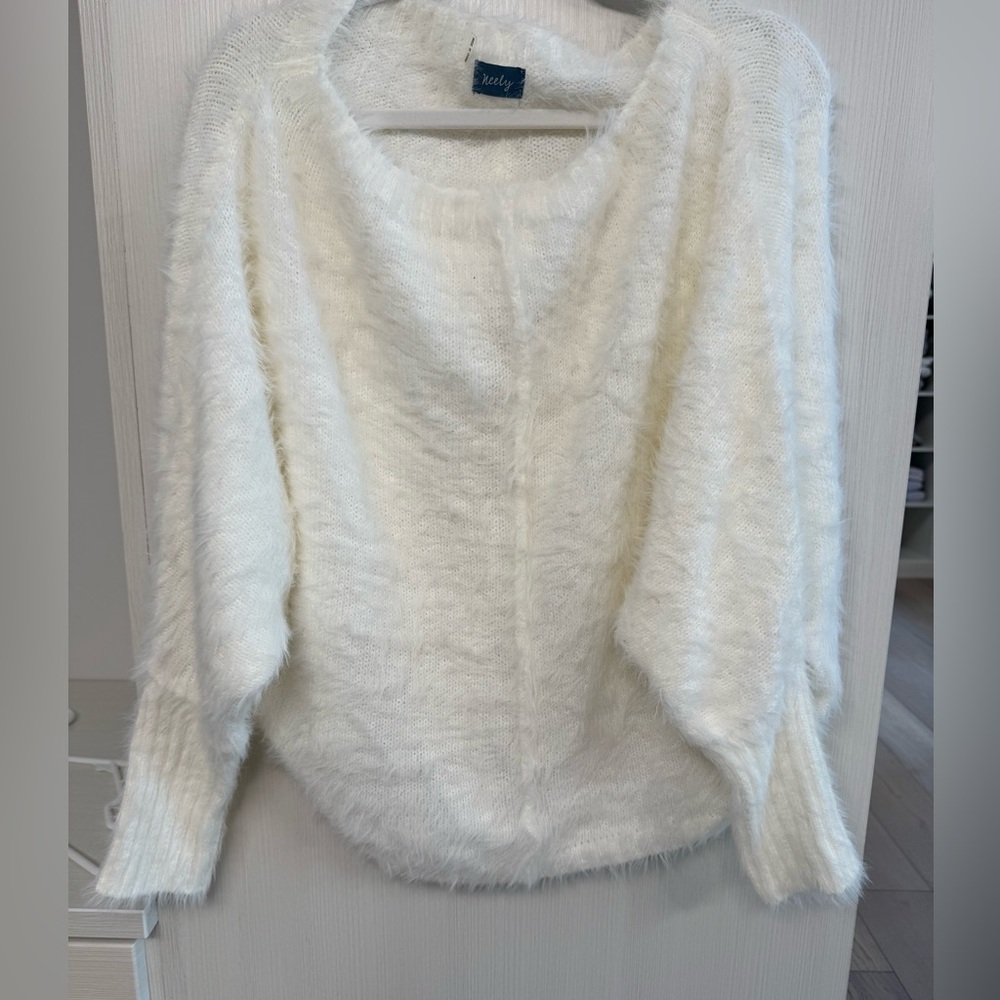 Neely fuzzy sweater
